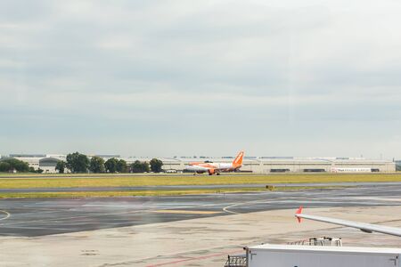 PRAGUE, CZECH REPUBLIC - JUNE 16, 2017: Airbus A320 EasyJet, landing in Prague airportのeditorial素材