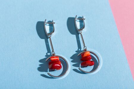 Women's Jewelry. Trendy jewelry on coloured background. Flat lay.の写真素材