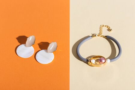 Women's Jewelry. Trendy jewelry on coloured background. Flat lay.の写真素材