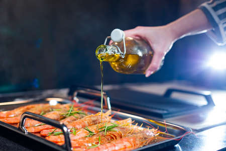 Close-up. Grilled tiger prawns. Drizzle with oil before grilling.の写真素材