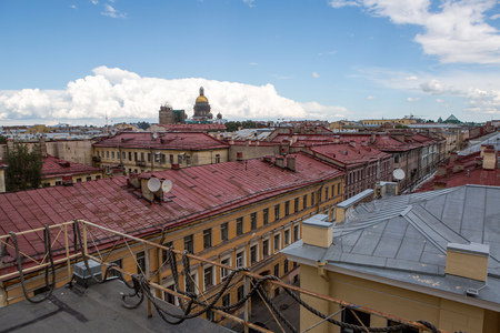 Saint Petersburg, Russia - 10 July : St. Isaac Cathedral Built in 1818-1858 years by architect Auguste Montferrand. Roofs of the old houses, the days of military glory of Russia on 10 July, 2016.のeditorial素材