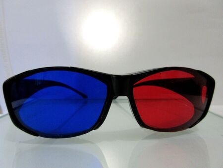 3D glasses blue and red to watch Anaglyph 3D movies
