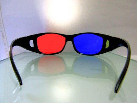 3D glasses blue and red to watch Anaglyph 3D movies