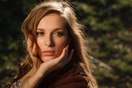 beautiful girl posing looking sideways closeupの写真素材