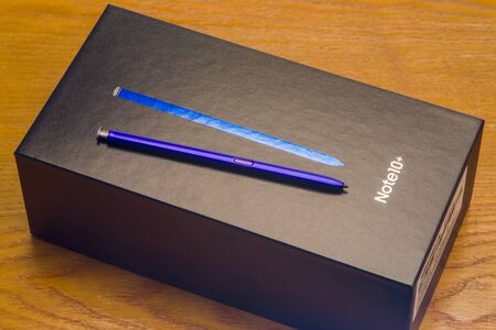 PIATRA NEAMT, ROMANIA - NOVEMBER 25, 2019: Stylus and Samsung Galaxy Note 10 box on the deskのeditorial素材