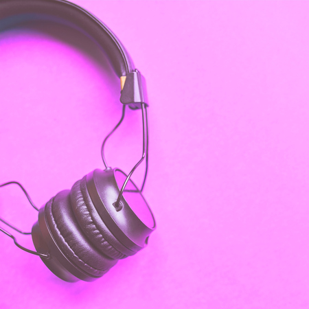 Wireless headphones on colorful background. Flat lay concept: headphones on pink pastel backgrounds. 1x1 cropの写真素材