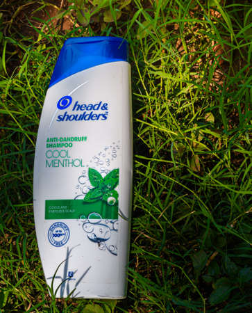Mumbai, Maharashtra - India march 14, 2022 : Head & Shoulders anti dendruff shampoo isolated on natural background.のeditorial素材
