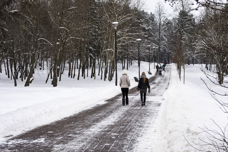 Winter landscape. A sidewalk in a winter park and walking peopleのeditorial素材