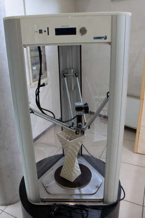 3d ceramic printer prototype in use at artistic high school for ceramicのeditorial素材