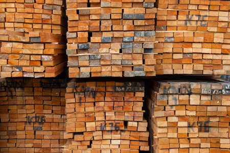 The cutting section of the logs or wooden planks for use. Plank for use.