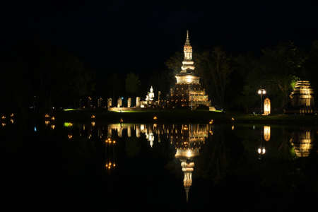 Wat Traphang Ngoen Night Screenの写真素材