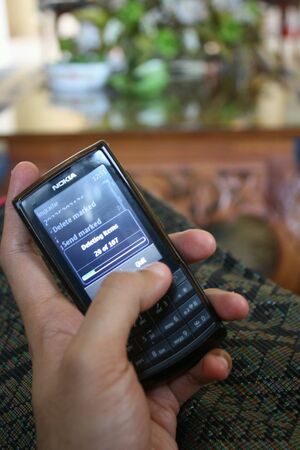 A man holding a handphoneの素材