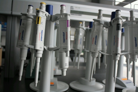 Pipet used in labworkの素材