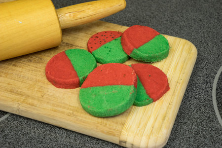 Red and Green two tone butter cookies on bamboo cutting boardの写真素材
