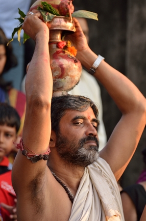 Man carrying pot on head after Durga puja festival is finishedのeditorial素材