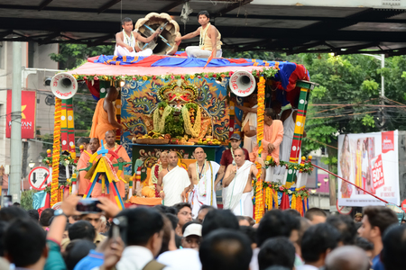 Rath being decorated and passing away in a road in a religion festival. It is festival of India on July 06, 2016 in Calcutta, India.のeditorial素材
