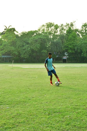 27th march 2017. Calcutta, India. Boy is practicing soccer jugglingの写真素材