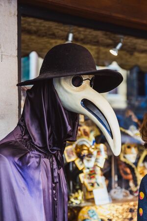 VENICE, ITALY - OKTOBER 27, 2016: Authentic colorfull handmade venetian carnival mask in Venice, Italyのeditorial素材