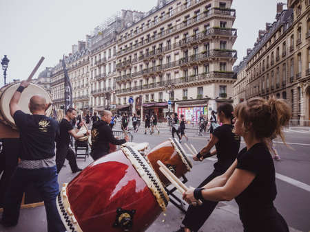 PARIS - June 9 2019 Drumming as sound support on the street during a Paris marathonのeditorial素材