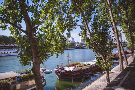 PARIS, FRANCE - JUNE 2018: Boat house on the banks of the river Seine in Paris, Franceのeditorial素材