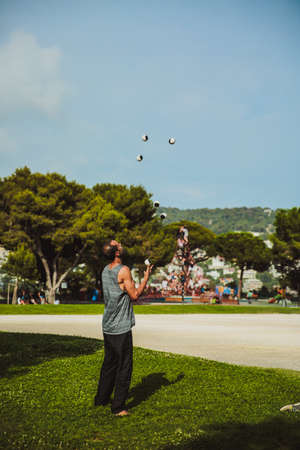 NICE, FRANCE - JUNE 26, 2017: Juggler with balls outdoors in Nice parkのeditorial素材