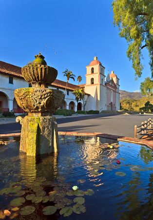 Santa barbara mission, ca, usaの写真素材