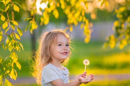 Little girl in spring sunny parkの写真素材