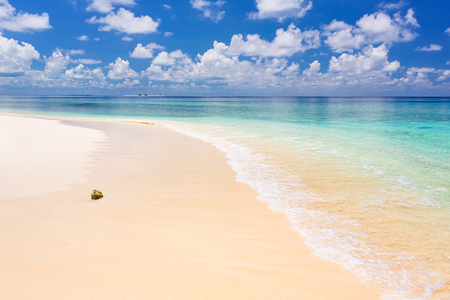 Beautiful sunny ocean beach on Maldivesの写真素材