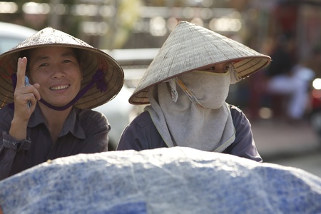 Hai Phong, September 29, 2008: Unidentified Vietnamese women wearing traditional conical hat on September 29, 2008 in Hai Phong, Vietnam. The median age of population in Vietnam is 27.8 years old. のeditorial素材