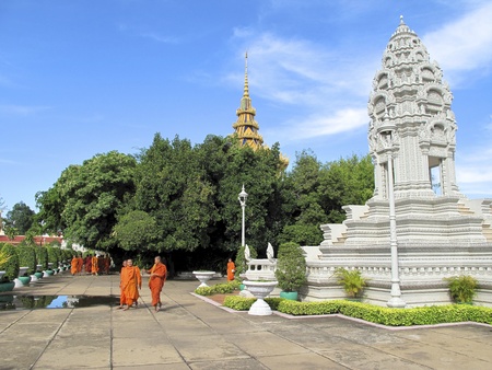 PHNOM PENH, CAMBODIA- AUG 20: Buddhist monks walk the ground of the Royal Palace in Phnom Penh, Cambodia on August 20, 2011. The palace was established in 1866 by King Norodom.のeditorial素材