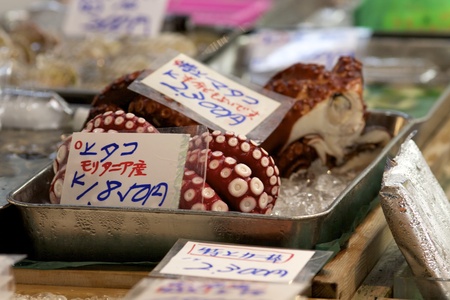 TOKYO - JULY 4: Seafood on display at the Tsukiji Wholesale Seafood and Fish Market in Tokyo Japan on July 4, 2011. Tsukiji Market is the biggest wholesale fish and seafood market in the worldのeditorial素材