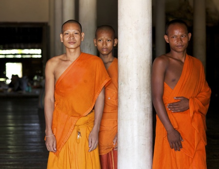 SIEM REAP, CAMBODIA - JAN 25: Unidentified Buddhist monks at Wat Chowk in Siem Reap on January 25, 2012.のeditorial素材