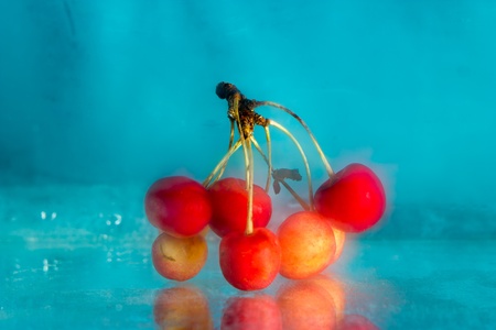 cherries splashing in waterの写真素材