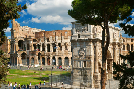 Arch of Constantine and Colosseum in Rome, Italyのeditorial素材