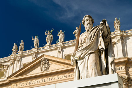 Statue Apostle Paul in front of the Basilica of St  Peter, Vaticanのeditorial素材