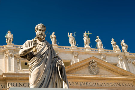 Statue Apostle in front of the Basilica of St  Peter, Vaticanのeditorial素材