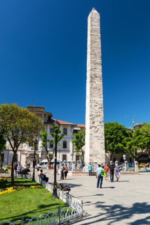 Tourists visiting the Walled Obelisk at the Hippodrome on may 26, 2013 in Istanbul, Turkey  The Walled Obelisk was built by the Byzantine Emperor Constantine Porphyrogenitus in the 10th century のeditorial素材