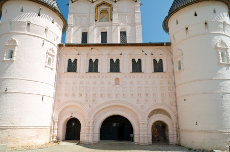 Entrance to the Rostov Kremlin, Russia. The ancient town of Rostov the Great is a tourist center of the Golden Ring of Russia.の写真素材