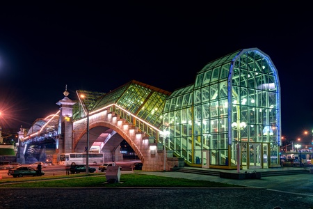 Bogdan Khmelnitsky bridge at night in Moscow. It is a beautiful pedestrian bridge across the Moscow River near Kievsky railway station の写真素材