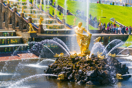 Samson Fountain in Perterhof Palace  The Peterhof Palace のeditorial素材
