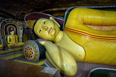 Mulkirigala, Sri Lanka - November 4, 2017: Statue of reclining Buddha in ancient Buddhist cave temple - Mulkirigala Raja Maha Vihara.のeditorial素材