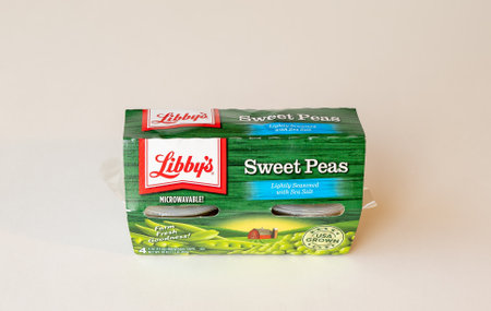 BEMIDJI, MN - 17 NOV 2020: Package of Libbys Sweet Peas in four plastic containers. The label says it is microwavable and lightly seasoned with sea salt and USA Grown.のeditorial素材