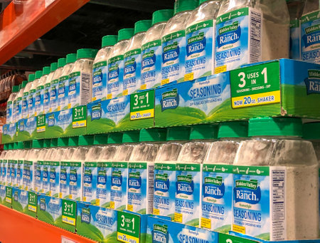 BAXTER, MN - 3 FEB 2021: Ranch Dressing bottles on display.のeditorial素材