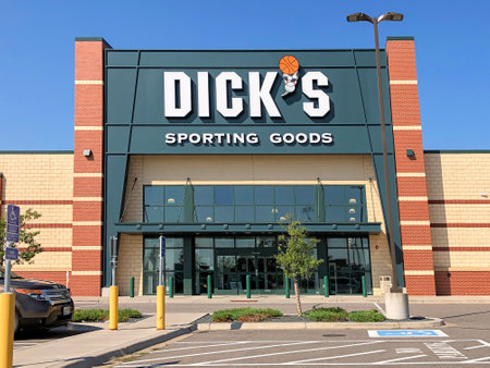 BAXTER, MN - 1 SEP 2021: Dicks Sporting Goods store entrance on a sunny day from parking lot. Dicks is an American sporting goods retail company, based in Pennsylvania.のeditorial素材