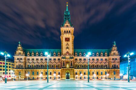 Scenic summer night view of illuminated City Hall Square in Hamburg, Germanyの写真素材
