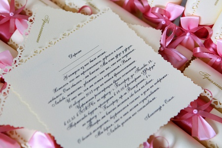 Wedding invitation decorated with the pink bows