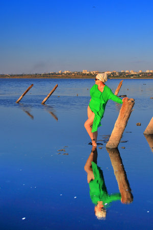 水面に映る空の写真 イラスト素材一覧 3 846件 ストックフォトのamanaimages Plus