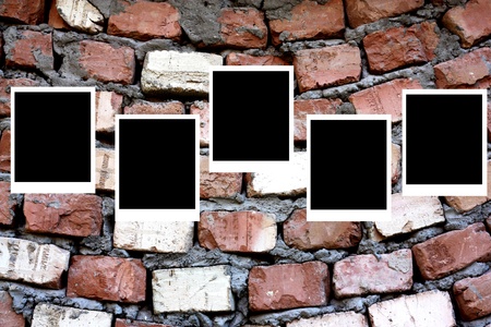 set of five old blank polaroids frames lying on a brick surface の写真素材