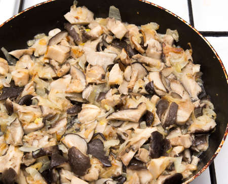 fried mushrooms in a panの写真素材