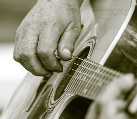hand man playing the guitarの写真素材
